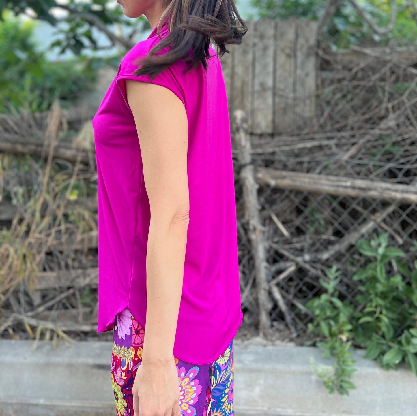 Top manga caída escote pico fuxia-4